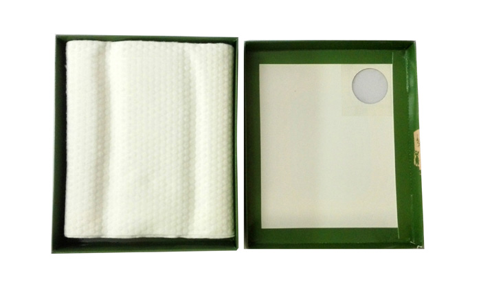 Disposable bath towel in box