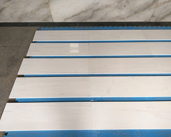 white marble tile