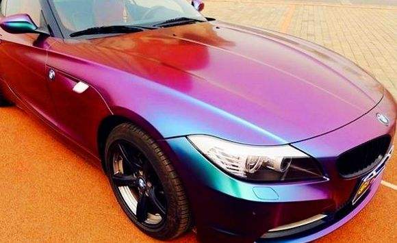 the car effect of changing the color with the Angle the car effect of changing the color with the Angle