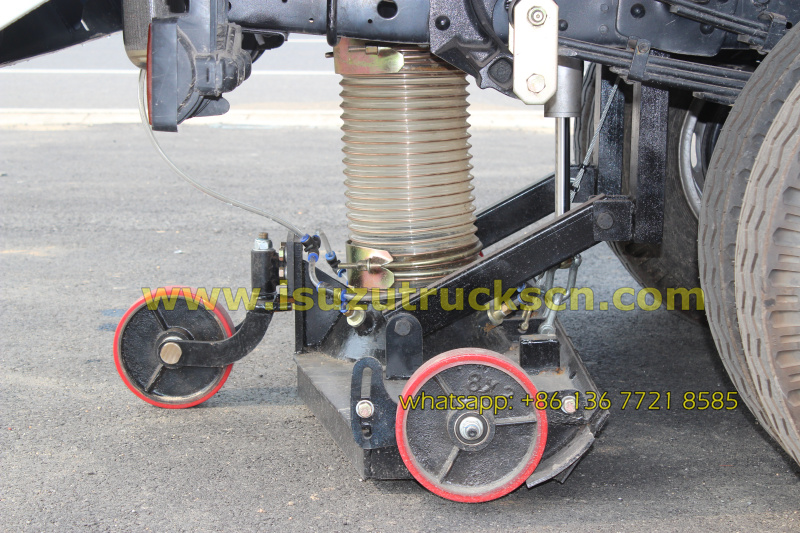 Philippines custom made 5tons street cleaning sweeper truck Isuzu Philippines custom made 5tons street cleaning sweeper truck Isuzu
