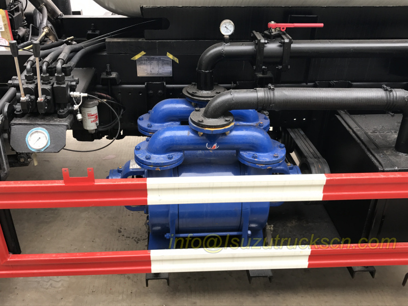 RHD Sewage Vacuum Truck China Dongfeng sewer cleaning trucks RHD Sewage Vacuum Truck China Dongfeng sewer cleaning trucks