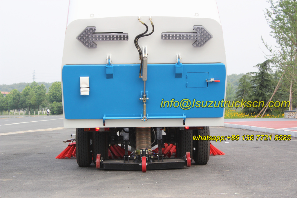 Street Sweeper Truck Isuzu details pictures Street Sweeper Truck Isuzu details pictures