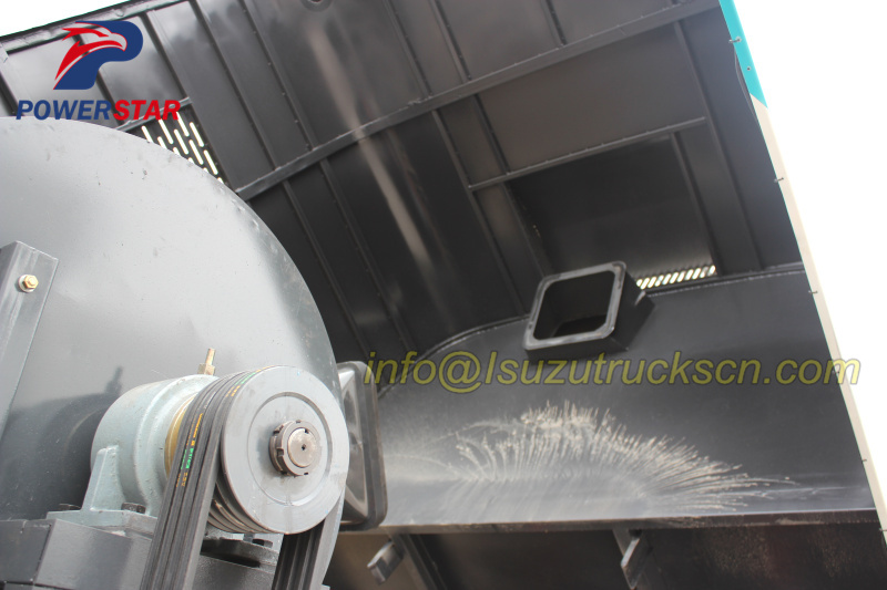 Japanese brand High performance road sweeping vehicle Isuzu NPR with 10cbm pictures Japanese brand High performance road sweeping vehicle Isuzu NPR with 10cbm pictures