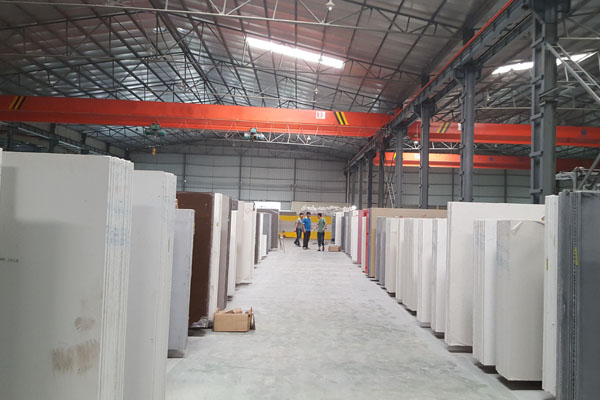 Quartz slab manufacturing factory