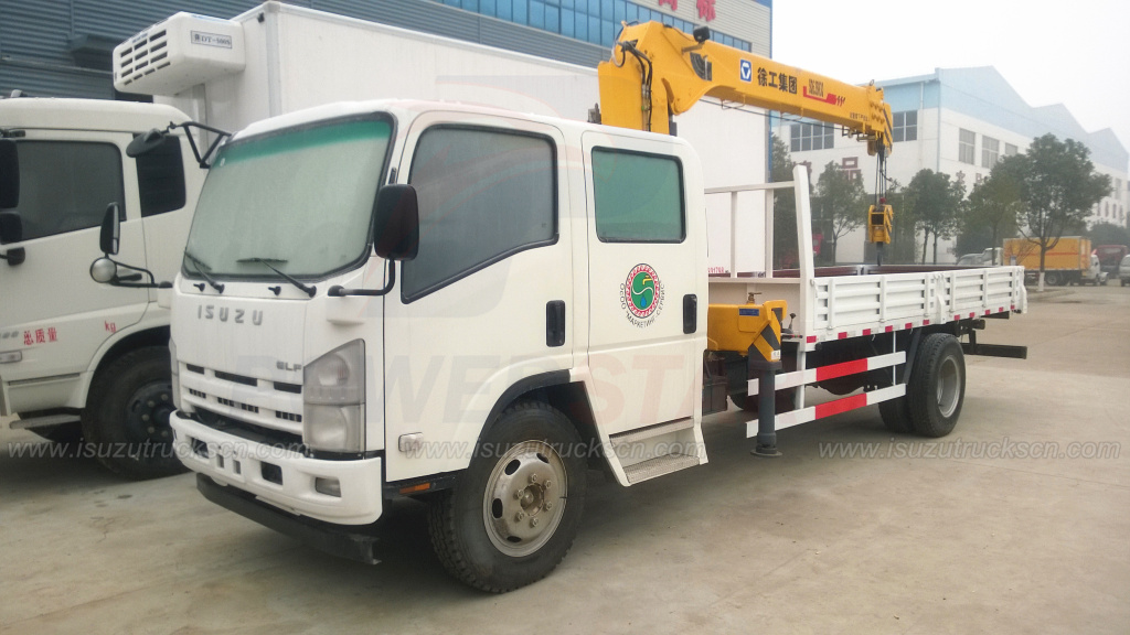 Double Cabin ISUZU NPR ELF Crane Trucks with 6.3Ton Telescopic Boom Truck