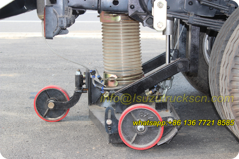 Street road sweeper truck Isuzu trucks suction port Street road sweeper truck Isuzu trucks suction port