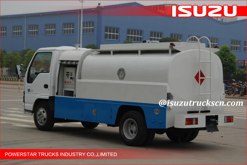 4000L Isuzu Fiscal Refuel Tank Truck for Gasoline/Light Diesel Delivery 4000L Isuzu Fiscal Refuel Tank Truck for Gasoline/Light Diesel Delivery