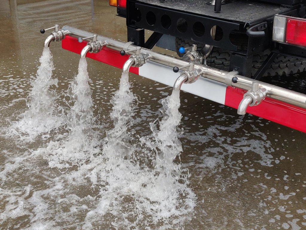 Custom stainless steel Isuzu Potable Water Service Tanker Trucks for sale Custom stainless steel Isuzu Potable Water Service Tanker Trucks for sale