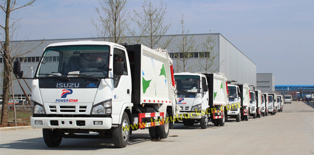 Shipment for Isuzu refuse compactor truck garbage collector