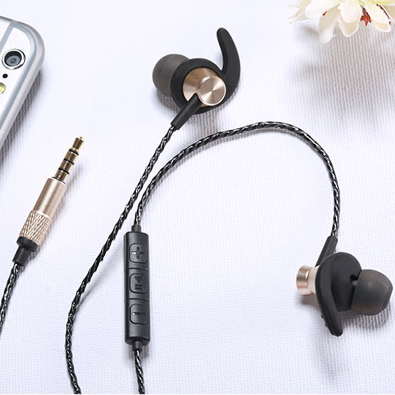 Wired Headphones With Mic Wired Headphones With Mic