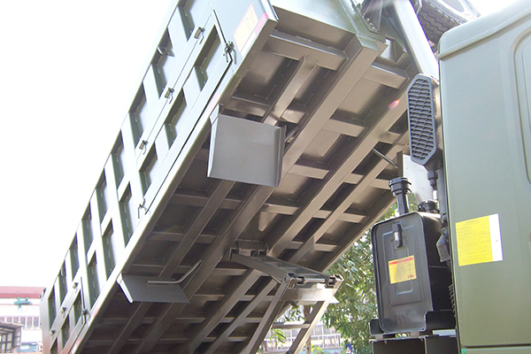 Reinforced four longitudinal beams under the bucket hino dumper trucks Reinforced four longitudinal beams under the bucket hino dumper trucks