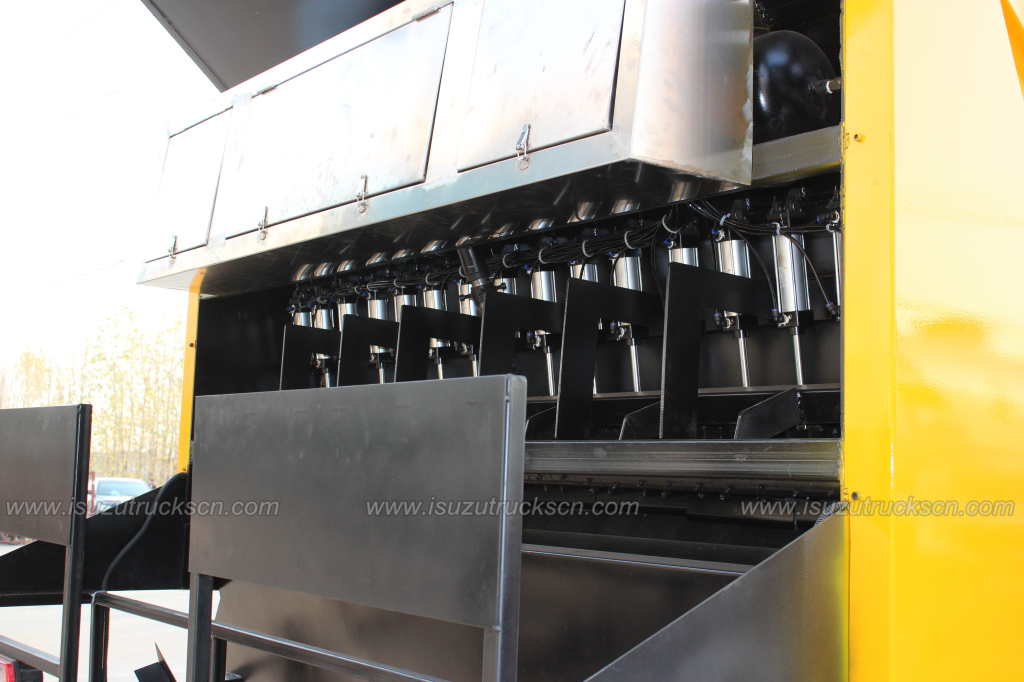 ISUZU FVZ FXZ Synchronous Chip Sealer Truck with 8m3 Aggregate Bin ISUZU FVZ FXZ Synchronous Chip Sealer Truck with 8m3 Aggregate Bin