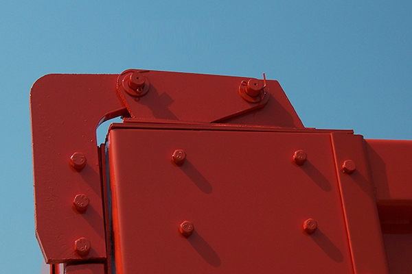 Rear door top lug hooks for hino dump trucks