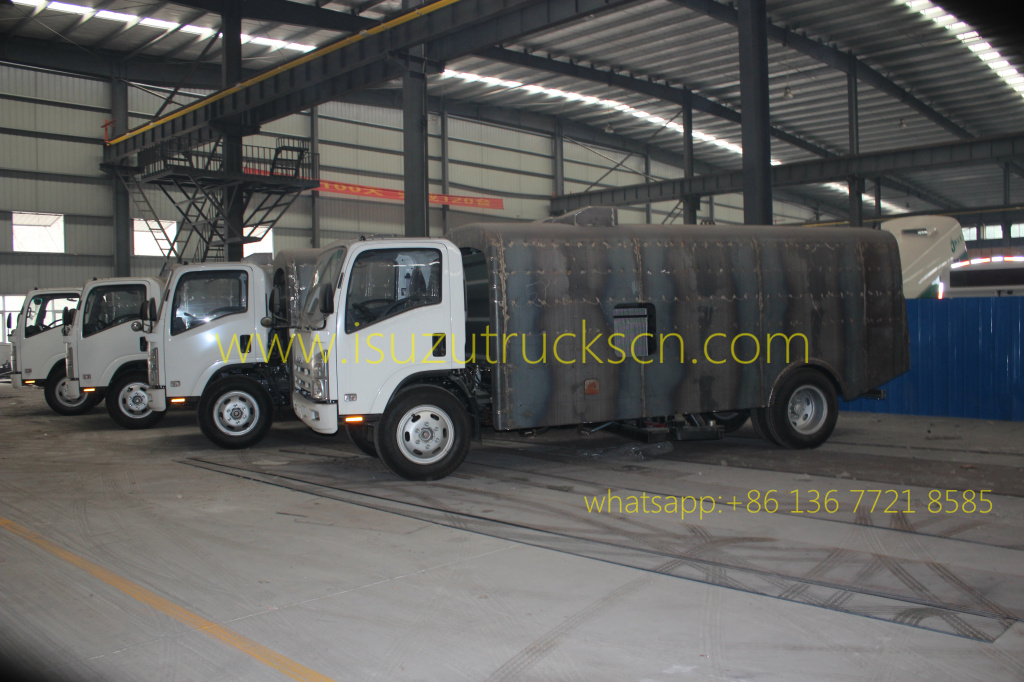 ISUZU Vacuum Truck Mounted Road Sweeper specifications and pictures ISUZU Vacuum Truck Mounted Road Sweeper specifications and pictures
