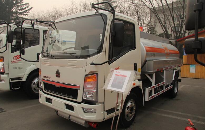 Africa Sinotruk HOWO Fuel Tank Trailer Truck for Oil Delivery Africa Sinotruk HOWO Fuel Tank Trailer Truck for Oil Delivery