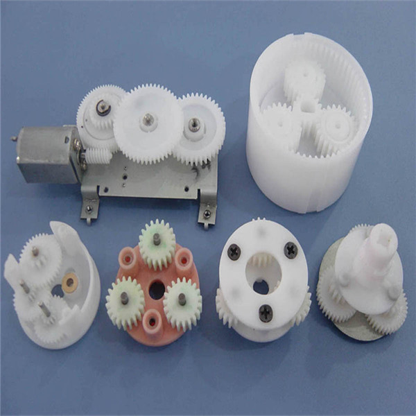 Plastic pinion gear 