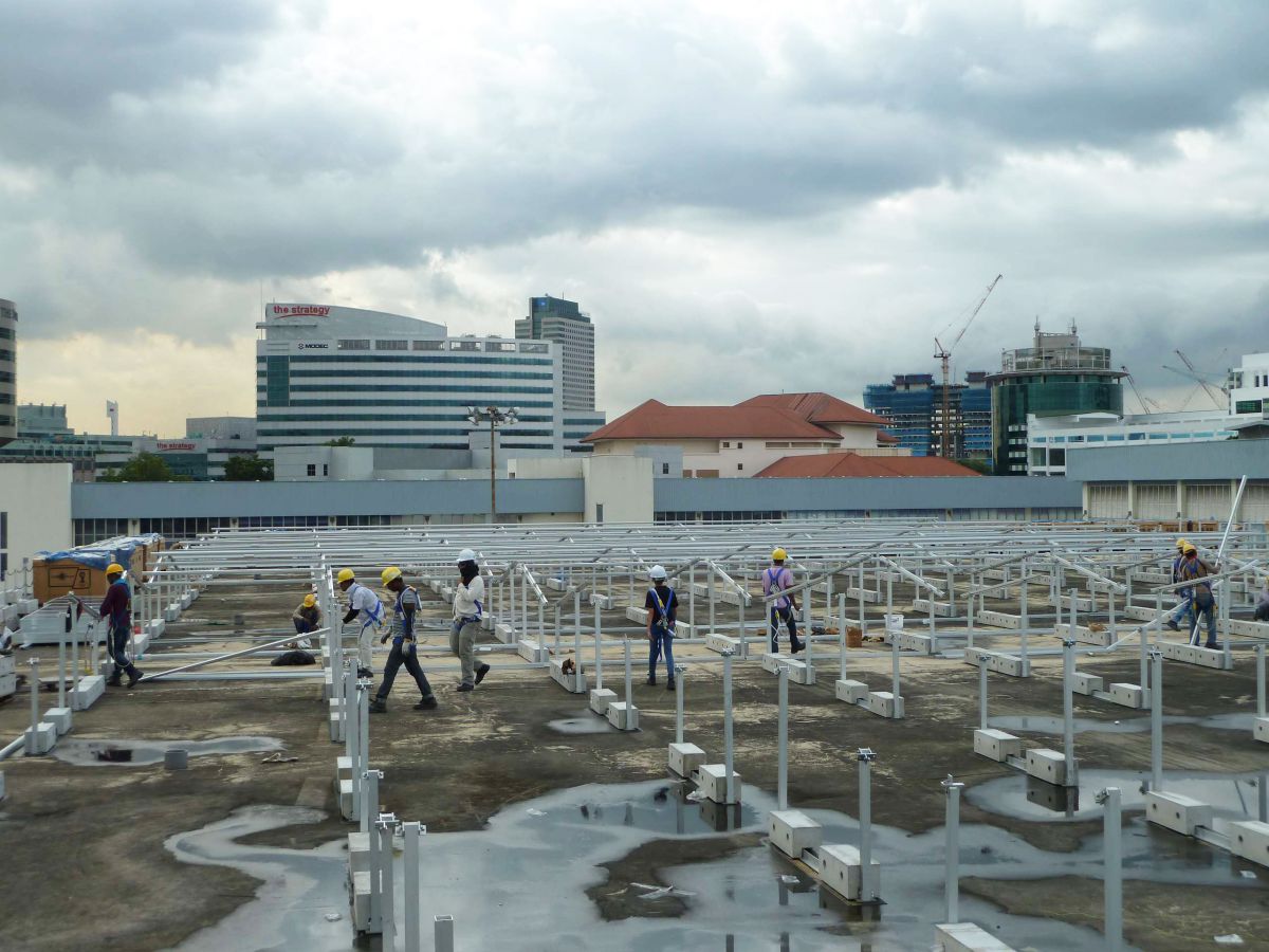 Ballasted flat roof mounting system