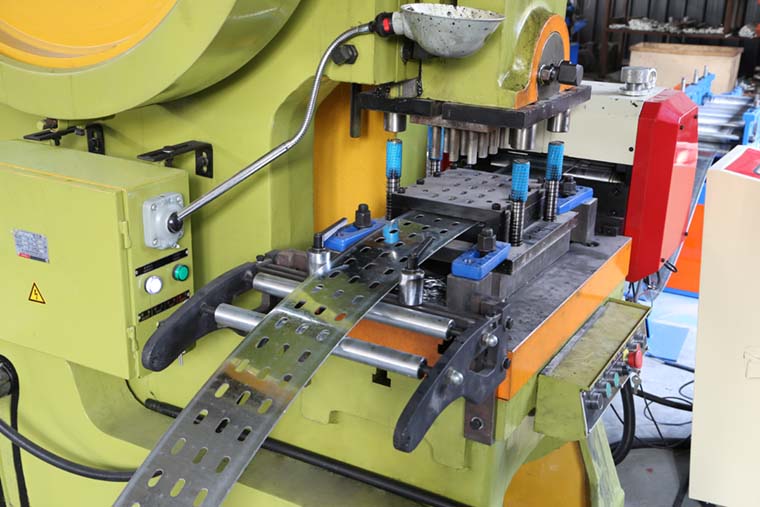 Solar Panel Frame Roll Forming Machine Solar Panel Frame Roll Forming Machine