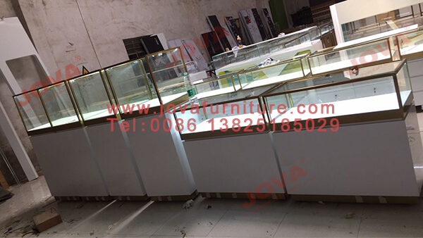 custom glass jewelry display cases