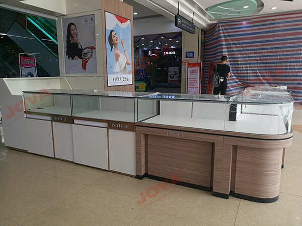 watch mall kiosk