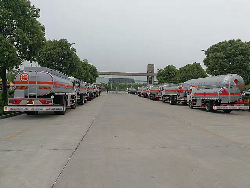 Oil bowser truck 