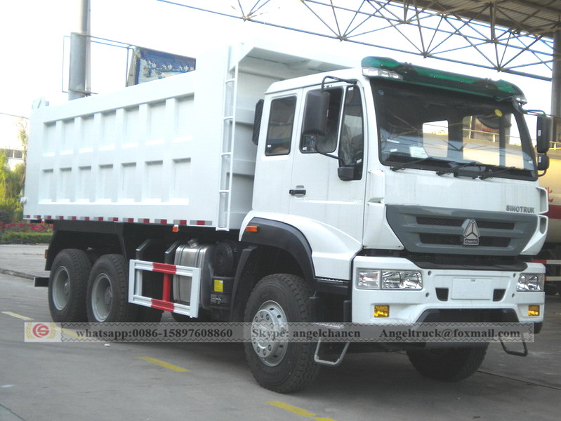 Dump truck for wood