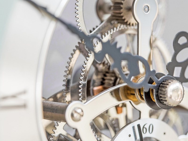 the centre of its movements working inside the mantle clock