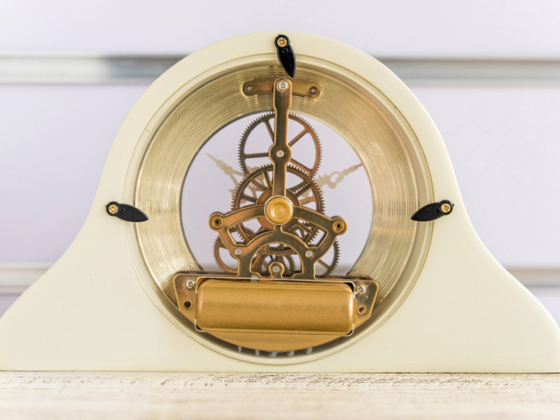 The quartz mechanism inside the skeleton clock