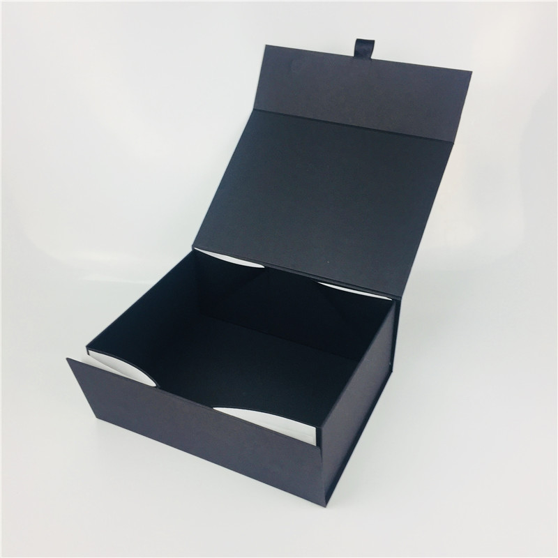 Flat Folding Luxury Magnetic Boxes Flat Folding Luxury Magnetic Boxes