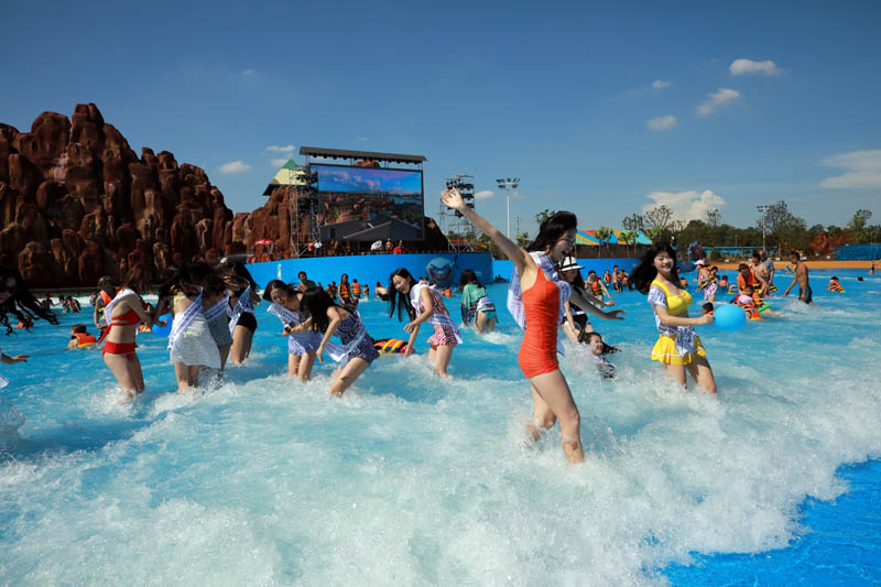 water park Artificial wave pool