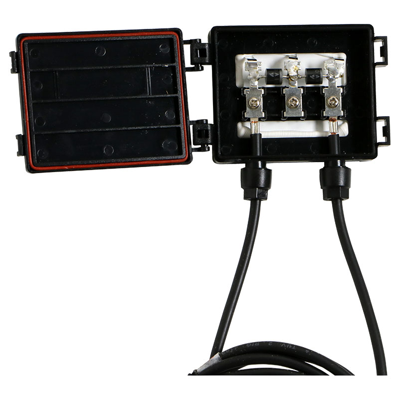 150W solar panels connect combiner box