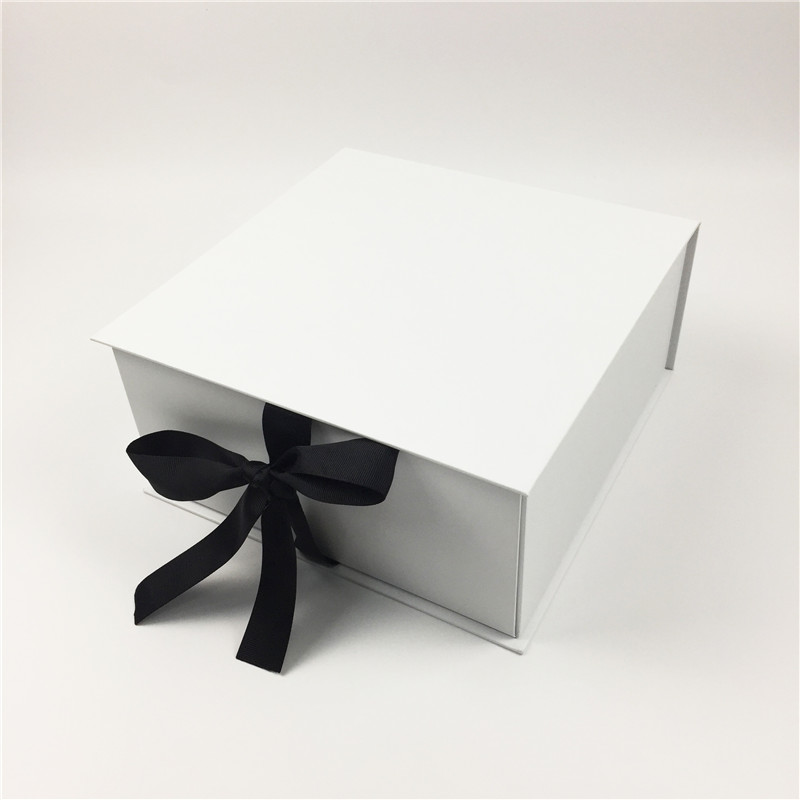 collapsible gift box with ribbon