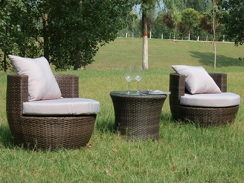 backyard patio furniture