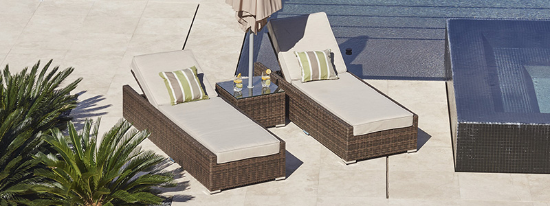 outdoor wicker lounger