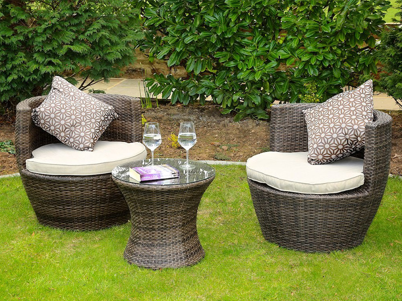 outdoor rattan dining table and chairs