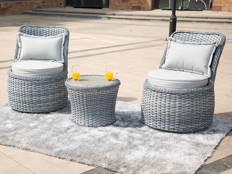 outdoor wicker furniture