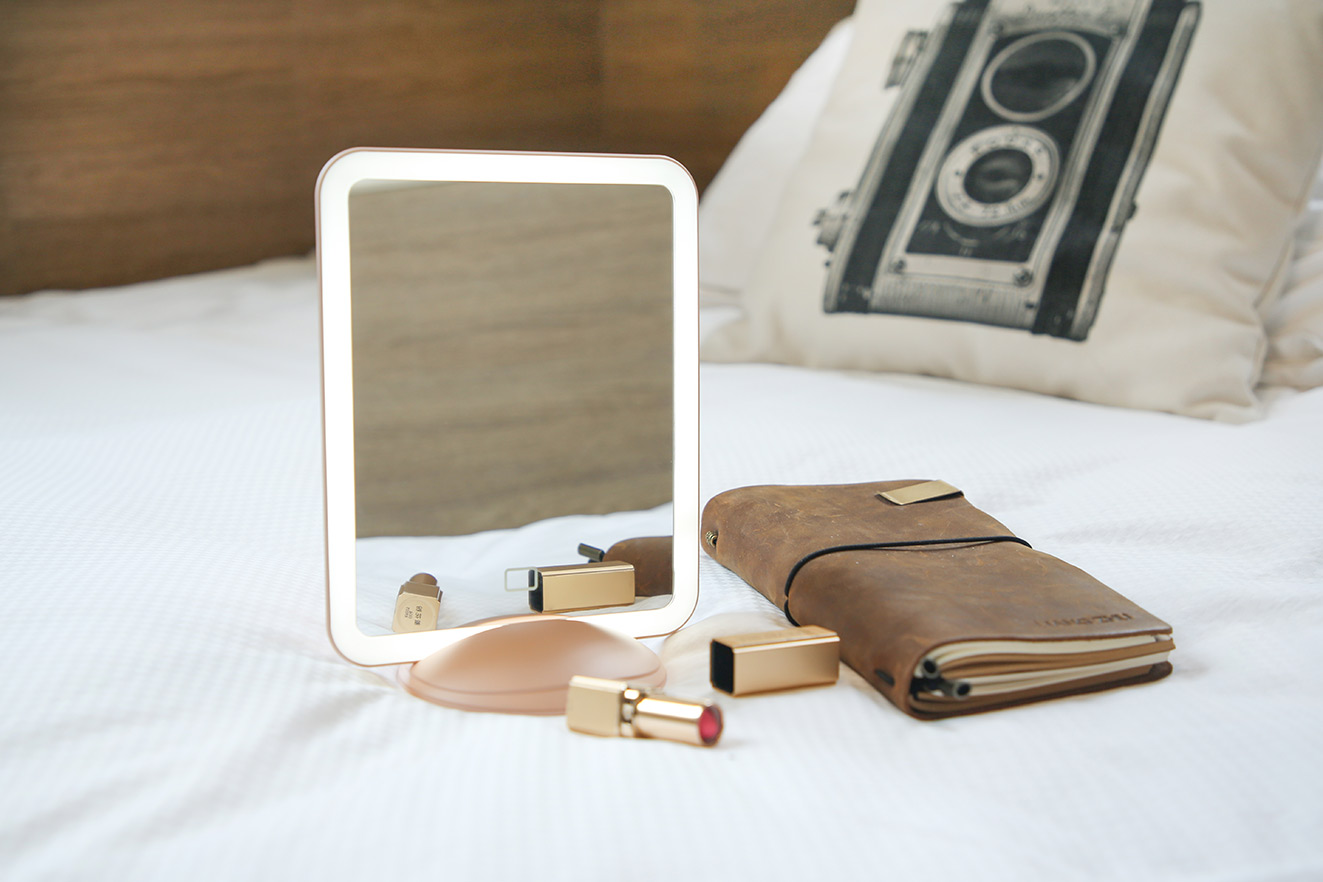 lighted travel makeup mirror