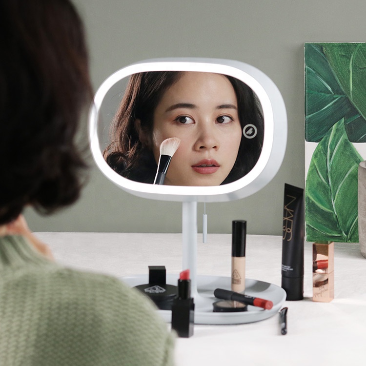 makeup vanity with lights