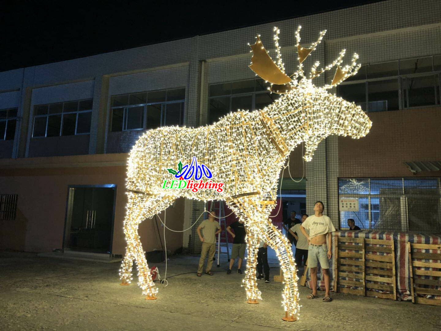 giant led light up moose