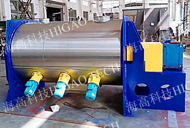 plow shear mixer with liquid spray