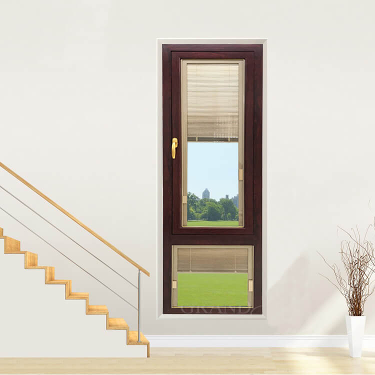 casement window with blinds