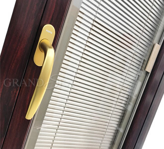 casement window with blinds