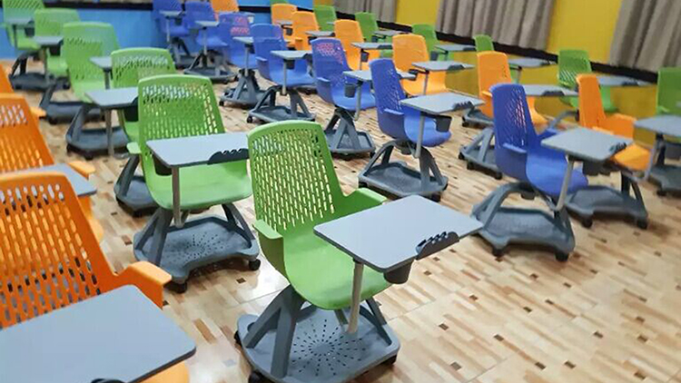 classroom chairs with wheels 