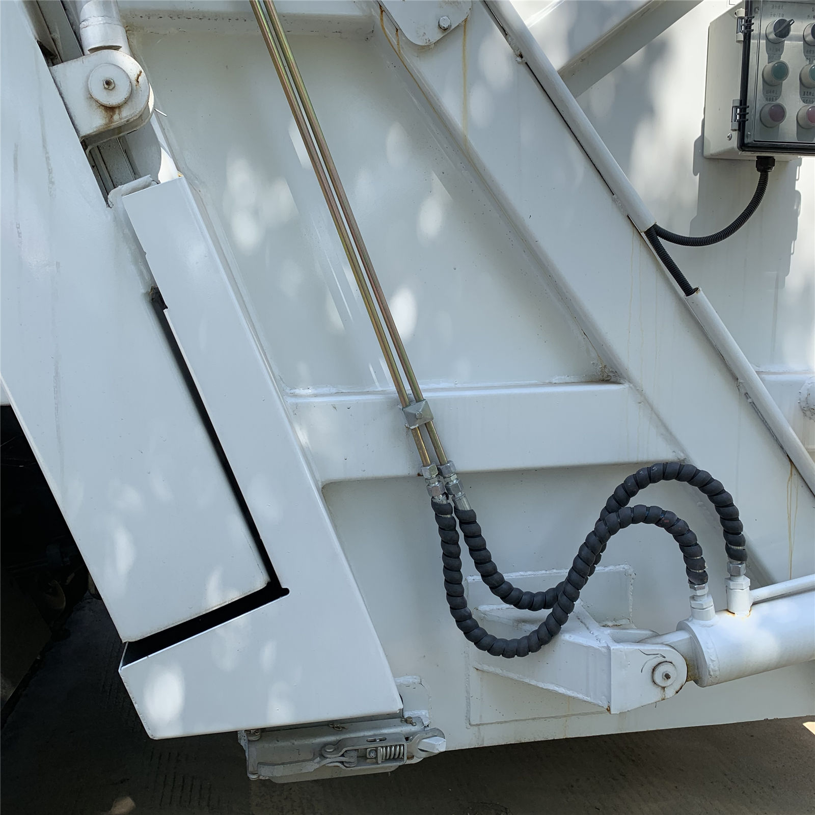 Poor designed hydraulic cylinder system Poor designed hydraulic cylinder system