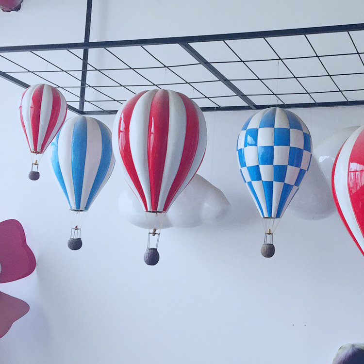 Shop window decorative hot air balloon