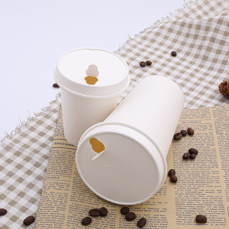 Heat resistant paper cup with lid