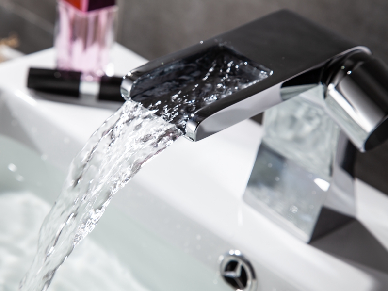 Chrome Single Handle Waterfall Basin Faucet Chrome Single Handle Waterfall Basin Faucet