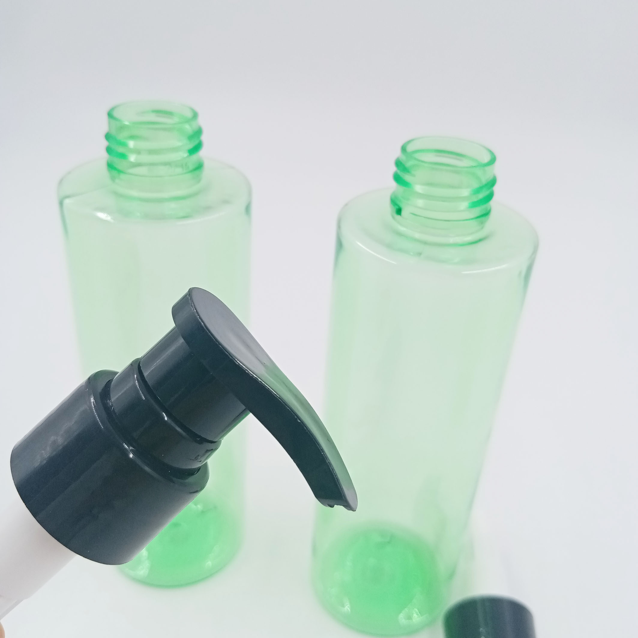 200ml Green Shampoo Bottles