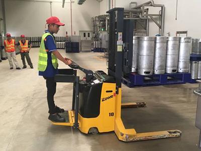 XEK 1,000-2,000kg Electric Lift Stacker
