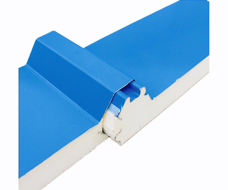 Polyurethane sandwich panels for roof system